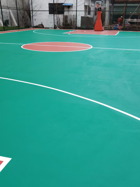 张掖 球场长期使用易出现地面开裂